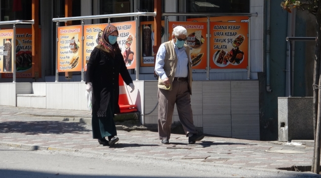 Sokağa çıkmanın sevincini yaşadılar