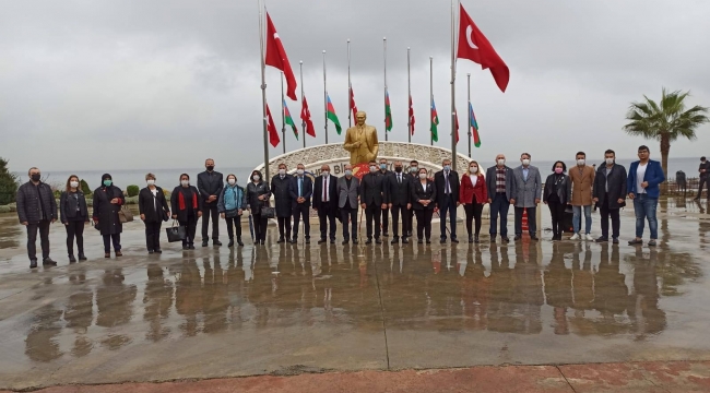 CHP Darıca Atatürk Anıtı'na çelenk sundu