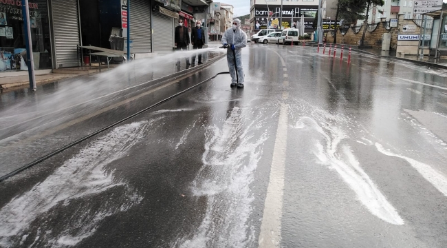 Dilovası'nda cadde ve sokaklar dezenfekte edildi 