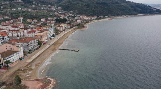 O ilçede sahil düzenlemesi devam ediyor