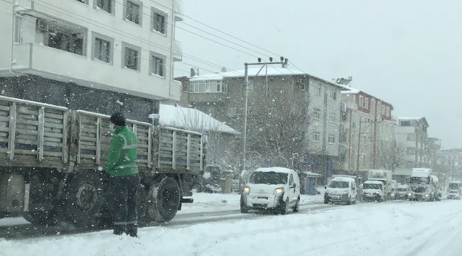 Darıca'da etkili olan kar nedeniyle vatandaşlar zor anlar yaşadı