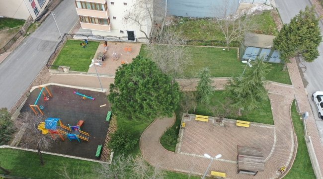 Çayırova'da iki park daha yenilendi