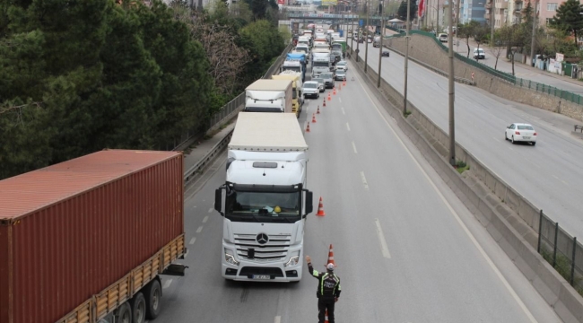 Kısıtlamayı fırsat bilip, D-100 yoluna girince ceza yediler