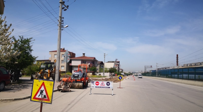 Darıca Çelikoğlu Caddesi'nde asfalt yama çalışması yapılıyor