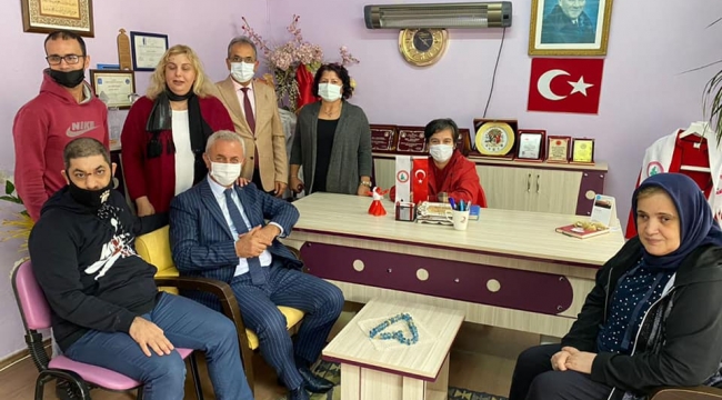 Başkan Çiler'den Darıca Bir Umut Engelliler Derneği'ne ziyaret