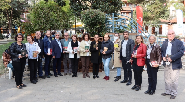 CHP'liler okudukları kitapları gençler için bağışladı