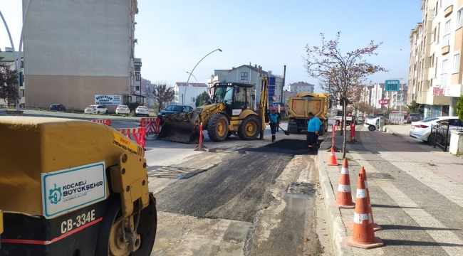 Dr. Zeki Acar Caddesi'ndeki yol bakım ve onarım çalışmaları sürüyor