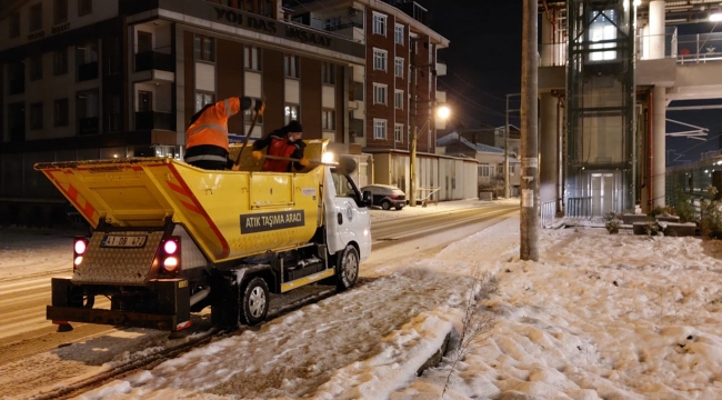 Darıca'da ekipler yolların açık kalması için gece boyu çalıştı