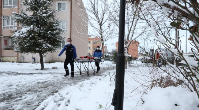  Hasta Nakil Ambulansları kar kış dinlemiyor