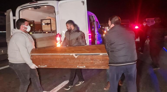 Bariyere çarpıp araçtan düşen sürücüye otomobil çarptı: 1 ölü, 4 yaralı