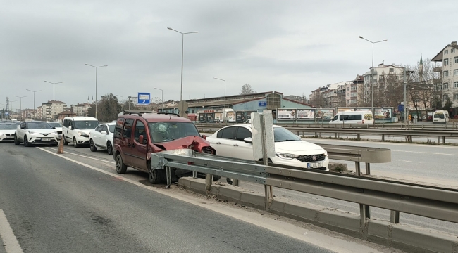  Bariyerlere çarpan araçtaki 1 kişi yaralandı