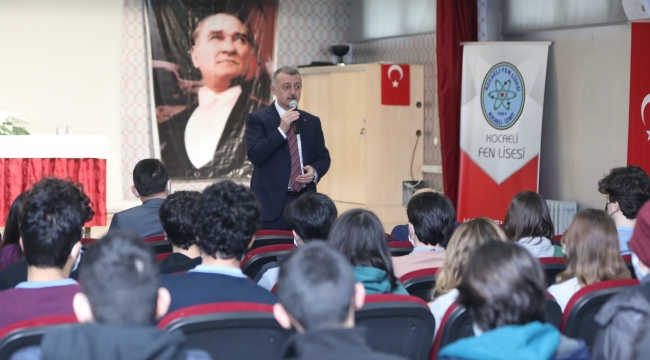 Büyükakın, Fen Lisesi öğrencileriyle buluştu