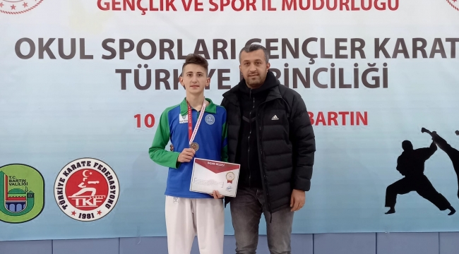 ÇESK karate sporcularından 1 altın 1 gümüş