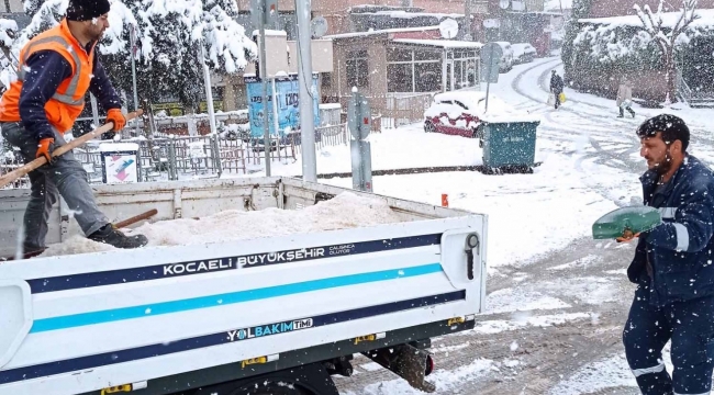 Yoğun kar yağışında yollarda sıkıntı yaşanmadı