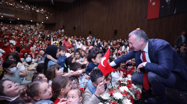 Başkan Büyükakın çocukların 23 Nisan sevincine eşlik etti