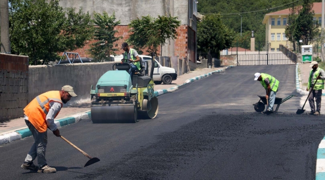 Dilovası Bağdat Caddesi'ne 2 günde bin 450 ton asfalt serildi