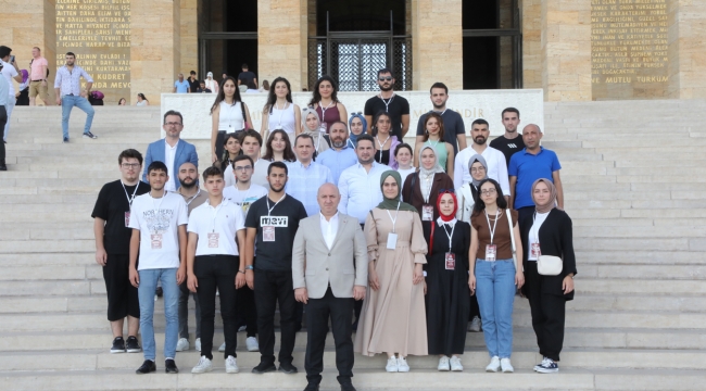 Başkan Bıyık, zaferin 100. Yılında gençlerle Anıtkabir'e gitti