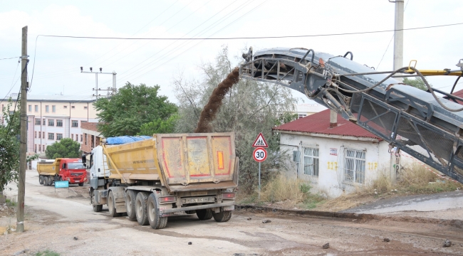 Büyükşehir, Gebze'de önemli bir caddeyi daha sil baştan yeniliyor