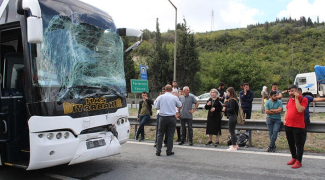 Kocaeli'de TEM'de zincirleme kaza: 1'i çocuk 4 yaralı