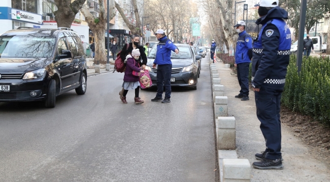 Okulların ilk gününde Büyükşehir Zabıtası görev başında olacak