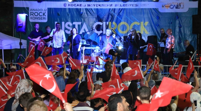 Usta Çı-Rock konseriyle geçmişe yolculuk yaptılar