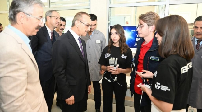 Vali Yavuz, öğrencilere geleceğin mesleklerini önerdi