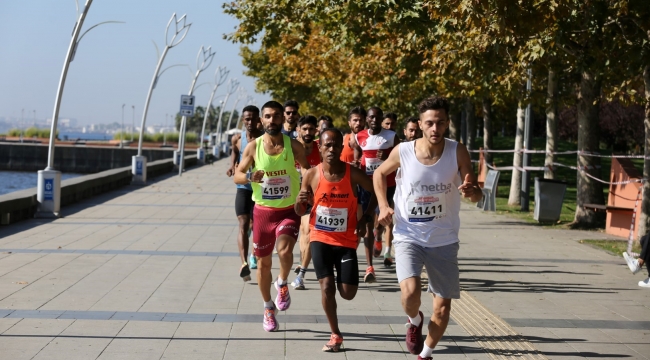 Genci yaşlısı binlerce sporsever Cumhuriyet aşkına koştu