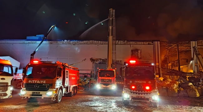 Bursa'daki tekstil fabrikası yangınına Kocaeli İtfaiyesinden müdahale