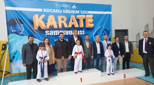 Darıcalı minikler madalyaları topladı