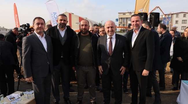 Emek Mahallesi Kapalı Pazarı'nı Darıcalı firma olan Çelikcan Grup yapacak