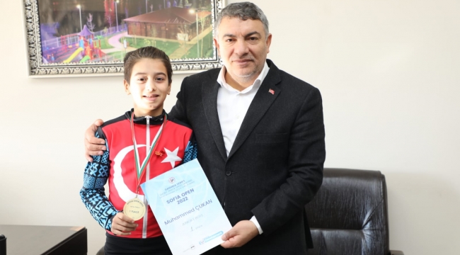 Başkan Şayir'den Dilovalı Şampiyon'a ödül 