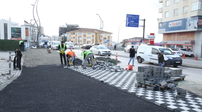 Gebze Körfez Caddesi'nde geniş kaldırım, rahat trafik