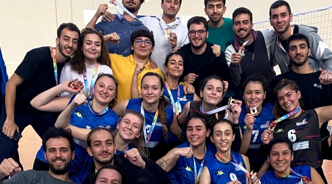 GTÜ, Voleybol takımları turnuvadan 2 kupayla döndü