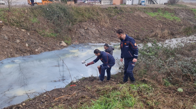 Kocaeli'de deredeki kirliliğe inceleme