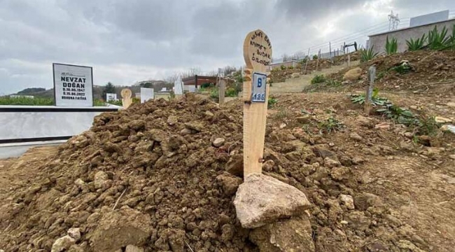 Cenazesini belediye toprağa verdi