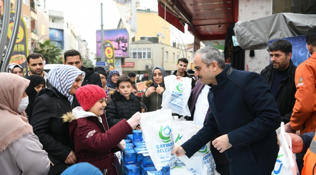 Çiftçi'den vatandaşlara kandil simidi