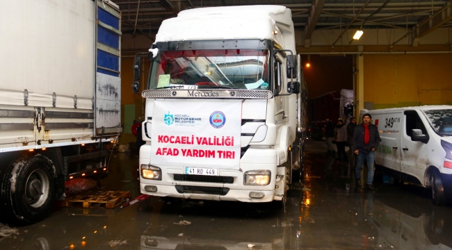 Ayni Yardım Merkezi'nde deprem bölgesine 60 TIR yardım gönderildi