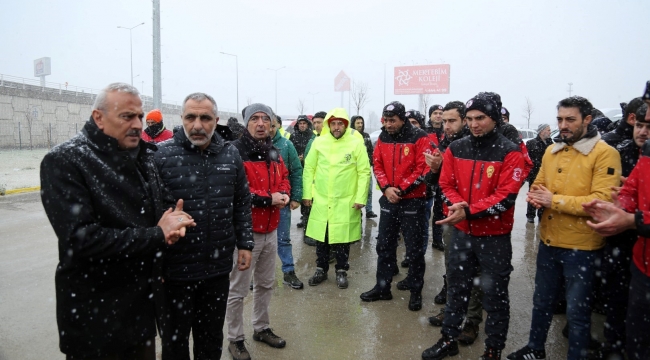 Büyükşehir'den deprem bölgesine ekipler gitmeye devam ediyor