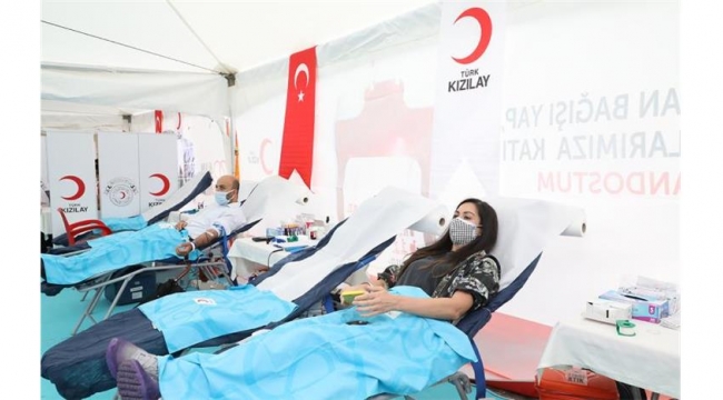 Kızılay, depremden dolayı Gebze'de kan bağışı kampanyası düzenliyor