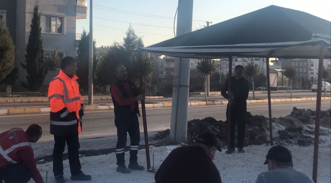 İzmit Belediyesi, Adıyaman Çadırkent'te kıl çadırların kurulumuna başladı