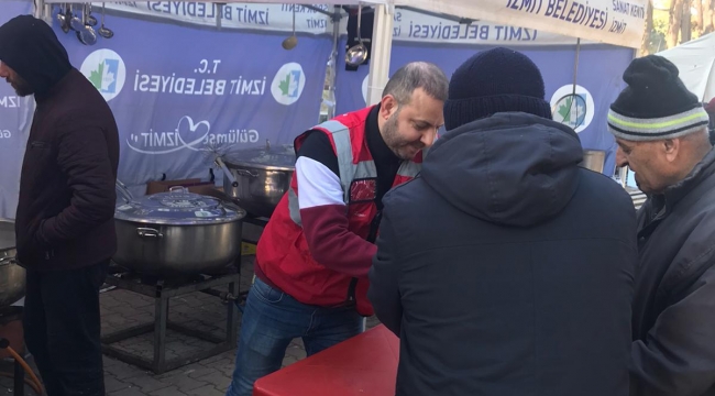 İzmit Belediyesi Aşevi, Defne'de günde 7 bin kişiye sıcak yemek dağıtıyor