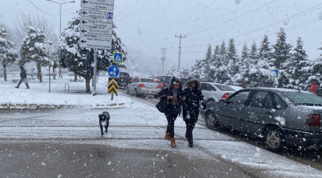 Kocaeli'nin yüksek kesimlerine kar yağdı