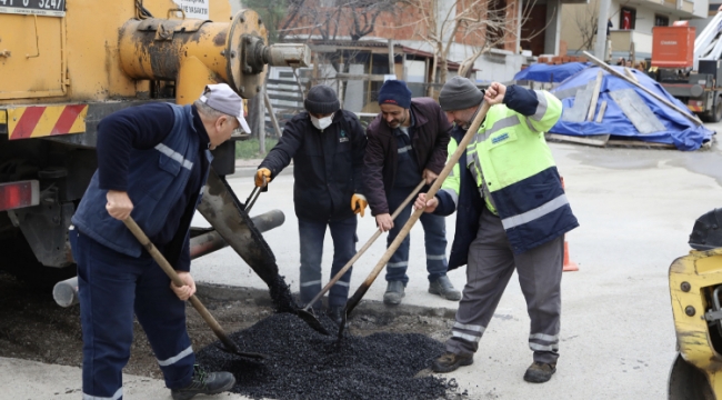 Çayırova'da asfalt yama çalışması