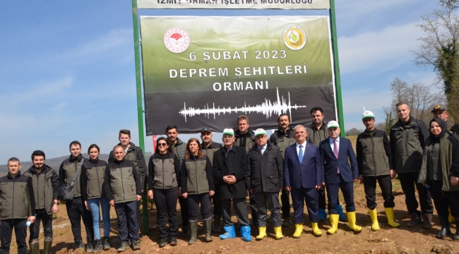 Deprem Şehitleri Ormanı'nda bin adet fidan toprakla buluşturuldu