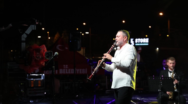 Hüsnü Şenlendirici klarnetini afetzedeler için İzmit'te çalacak