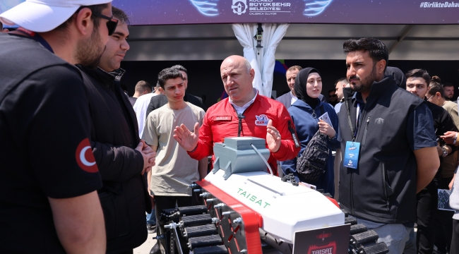 Başkan Bıyık, Darıcalı gençlerle Teknofest'e gitti