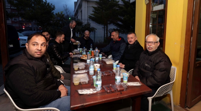 Başkan Büyükakın, taksicilerle iftarını açtı