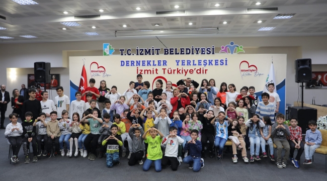 Başkan Hürriyet, genç yüzücüleri ve ailelerini iftarda ağırladı