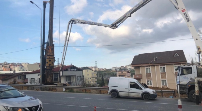 Feribot yolu üstgeçidinde kazıklar çakılmaya başlandı