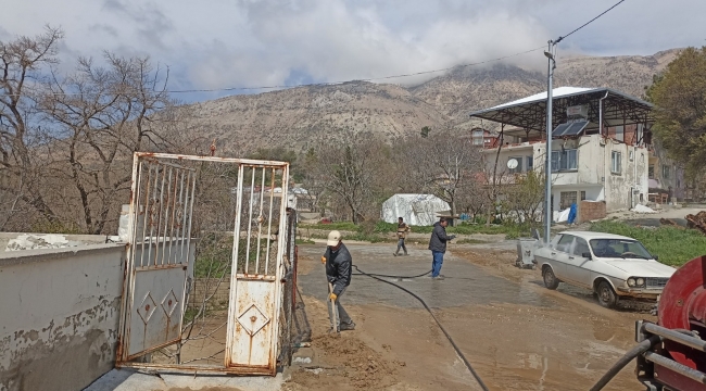 İzmit Belediyesi, selden etkilenen Adıyaman'da temizlik çalışmalarını sürdürüyor